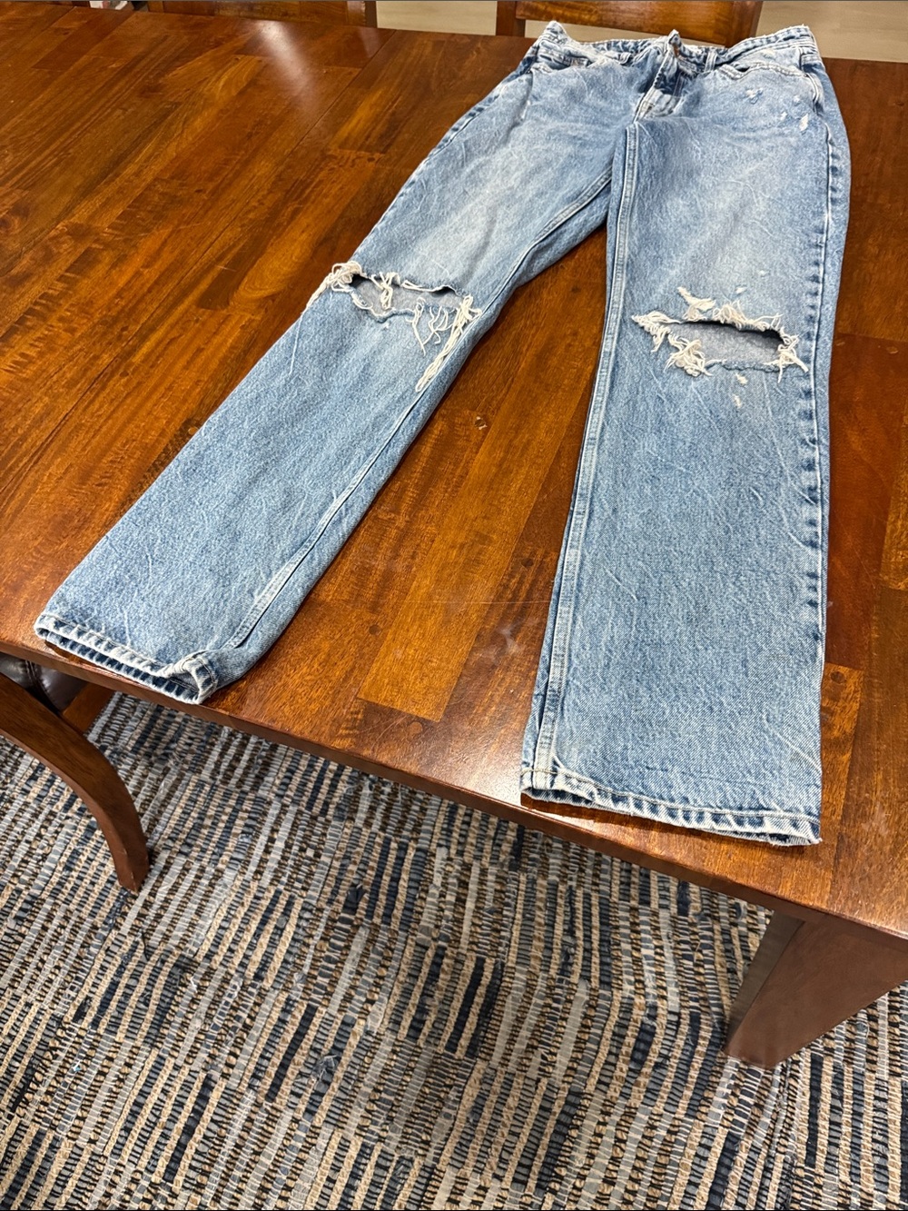 Zara Slightly High Rise Distressed Ripped Jeans size 4 - Picture 2 of 13